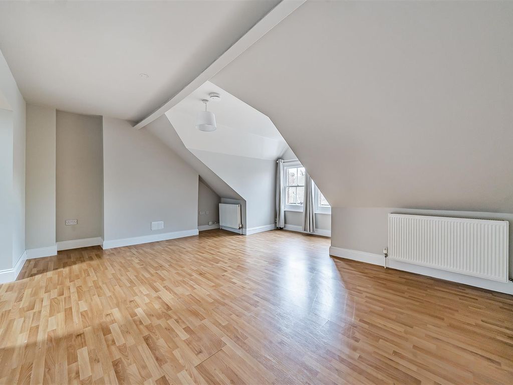 2 bed flat for sale in Waterloo Road, Bedford MK40, £240,000 Zoopla