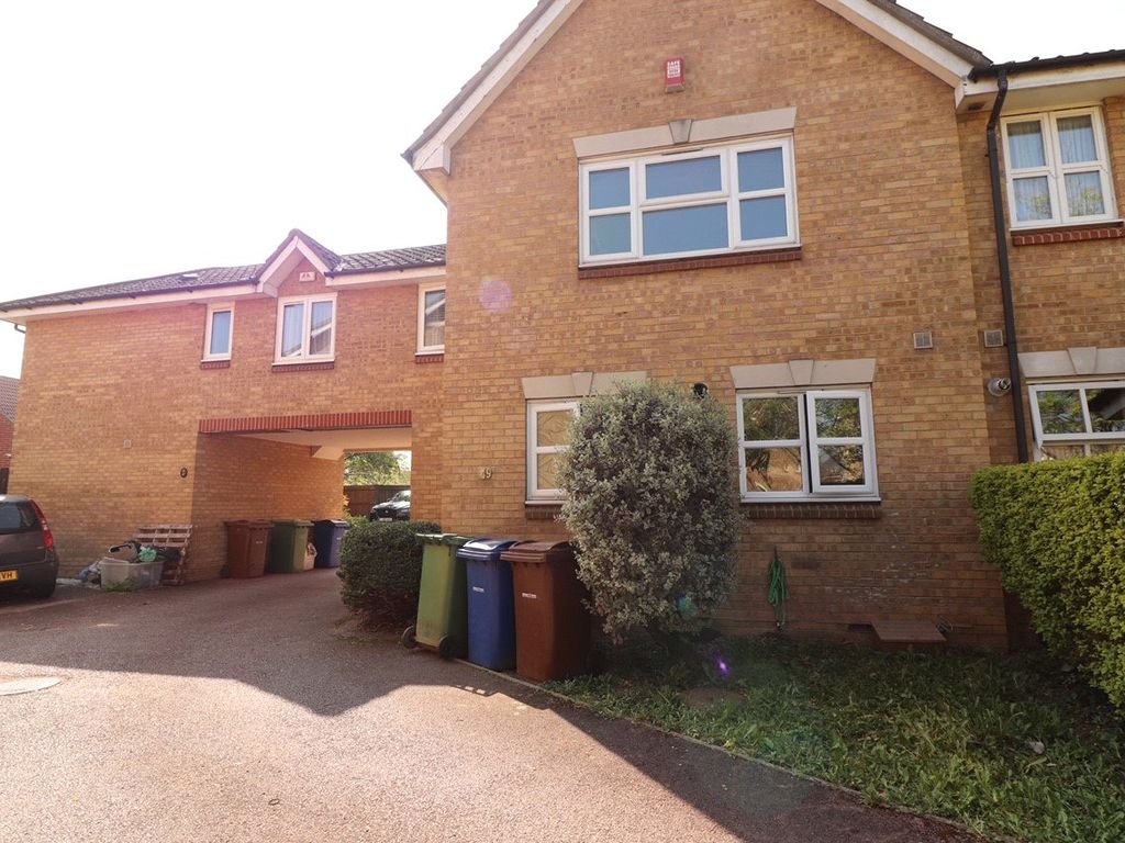 3 bed end terrace house for sale in Swallow Close, Chafford Hundred