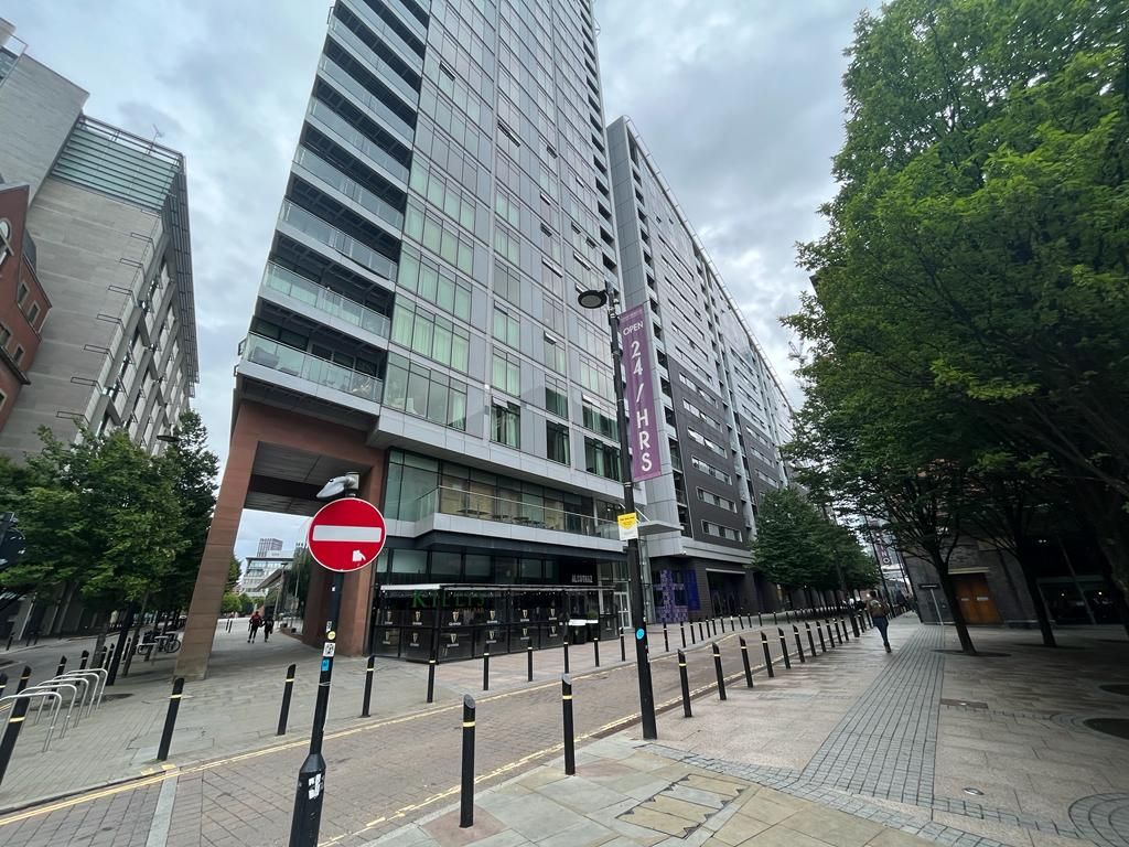 1 bed flat for sale in Great Northern Tower, Watson Street, Manchester