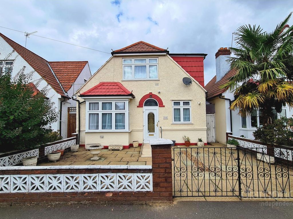 3 bed bungalow for sale in Park Avenue, Hounslow TW3 Zoopla