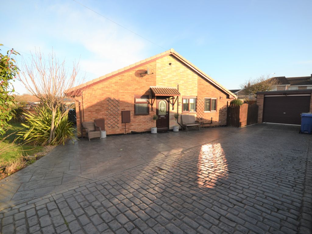 3 bed semidetached bungalow for sale in Cranfield Close, Armthorpe