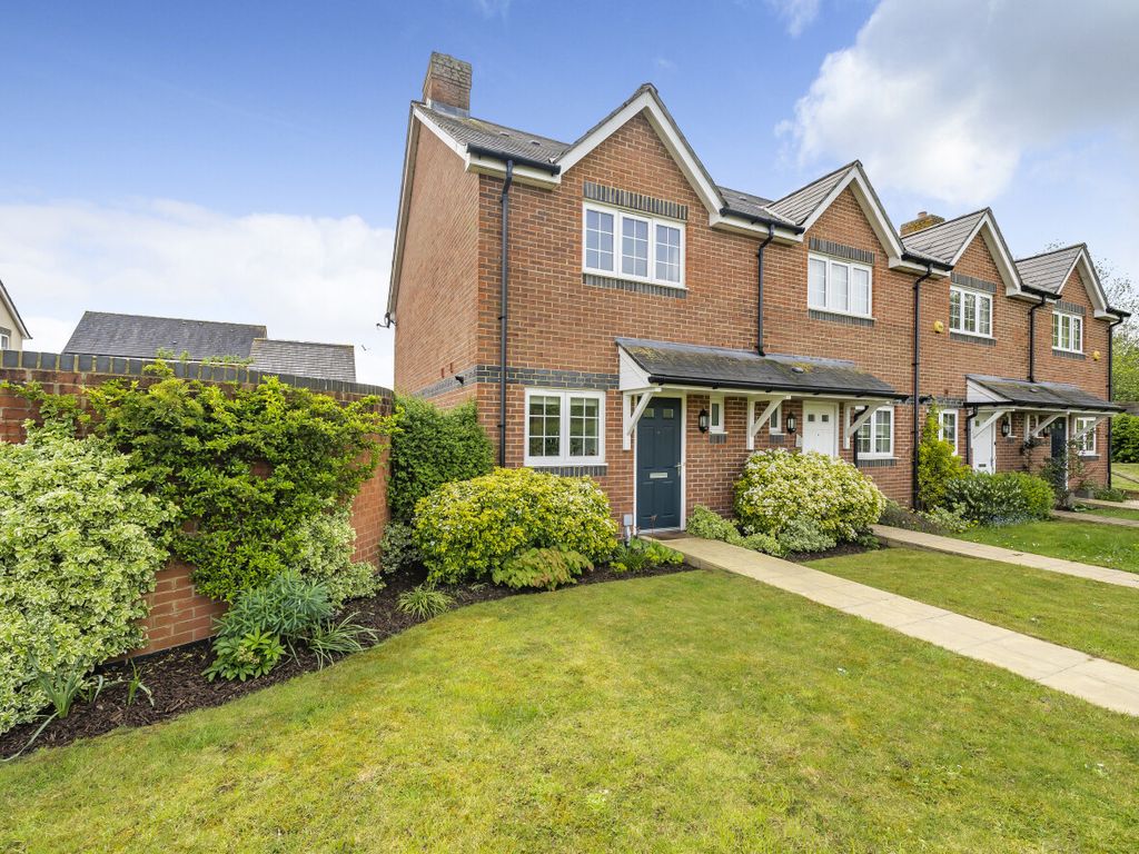 2 bed end terrace house for sale in Elk Path, Three Mile Cross, Reading, Berkshire RG7, £395,000