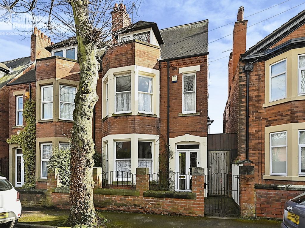 4 bed semidetached house for sale in Layton Avenue, Mansfield