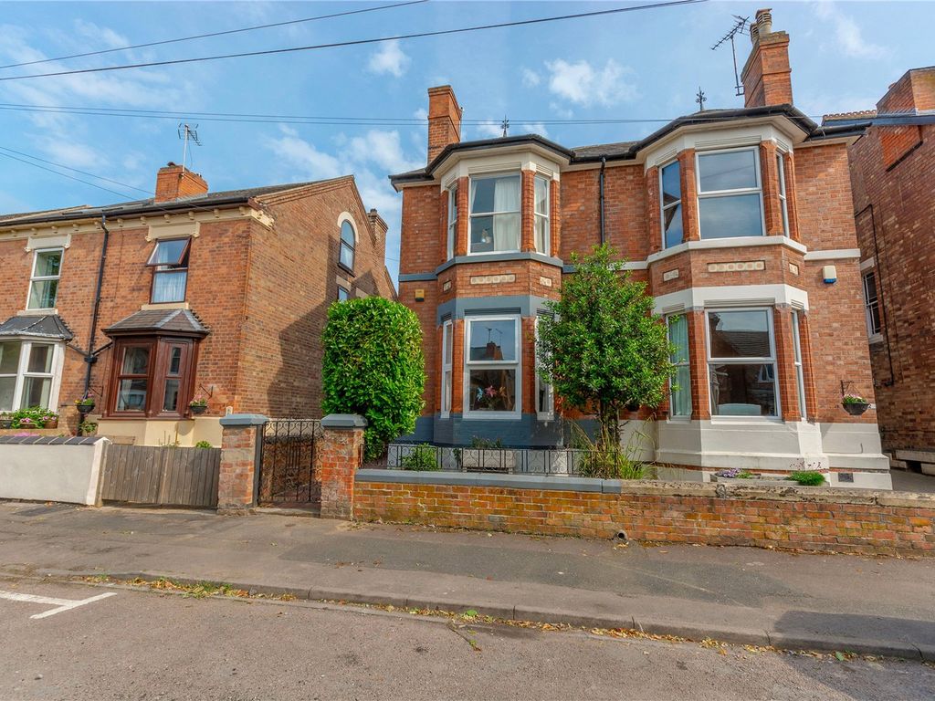 4 bed semidetached house for sale in Charnwood Grove, West Bridgford