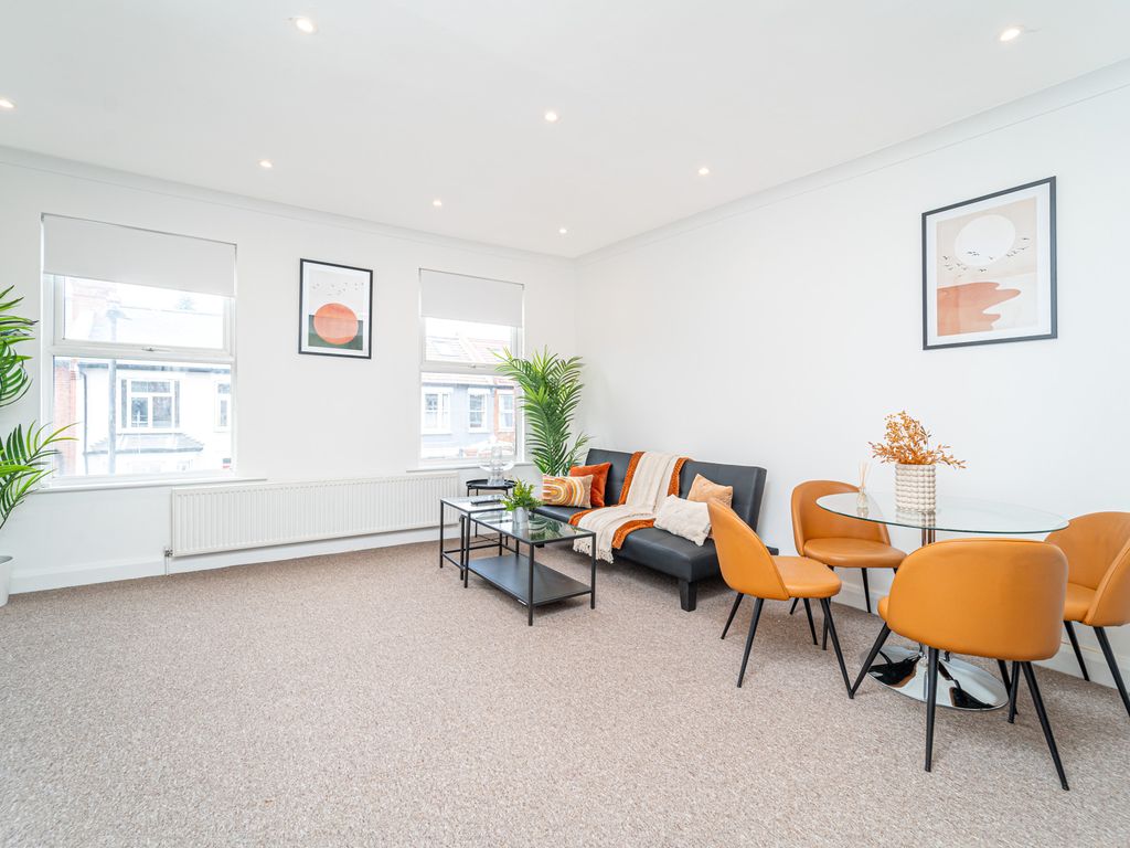 2 bed flat for sale in Hermitage Road, Harringay, Manor House N4, £