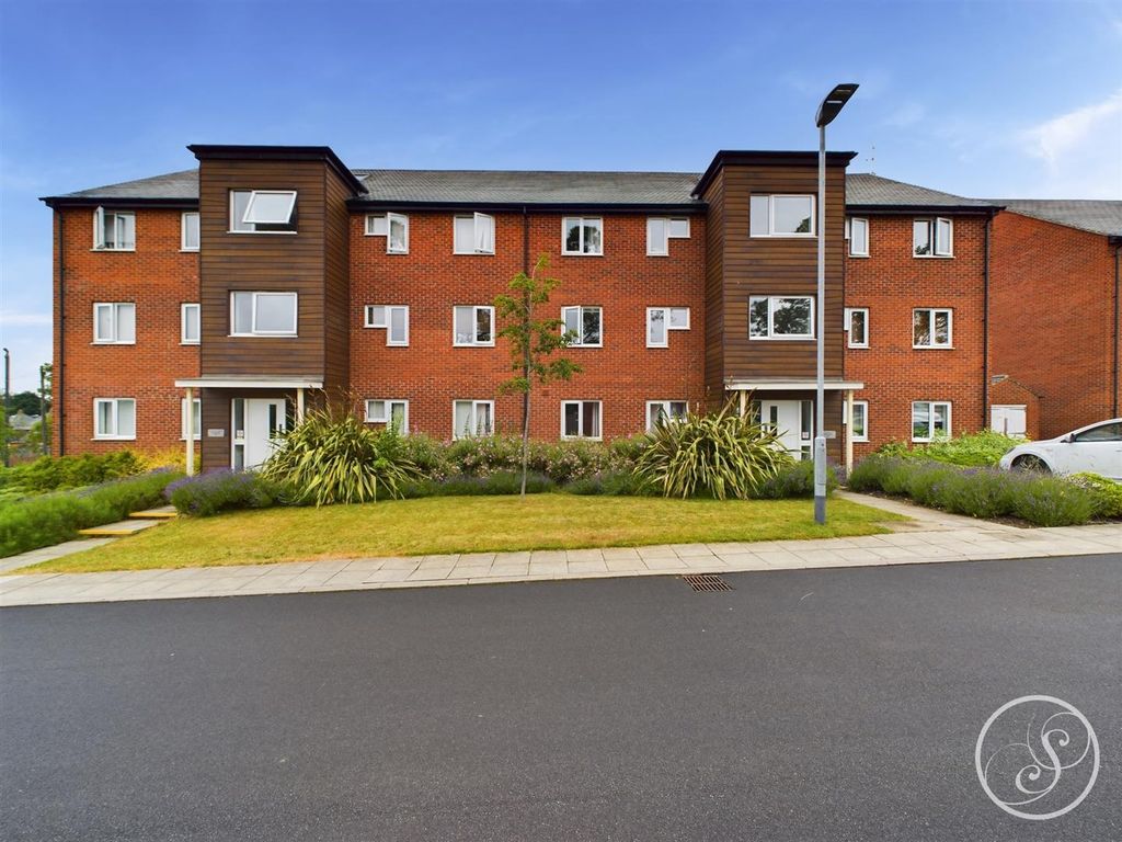 2 bed flat to rent in Pearsons Way, Seacroft, Leeds LS14, £875 pcm Zoopla