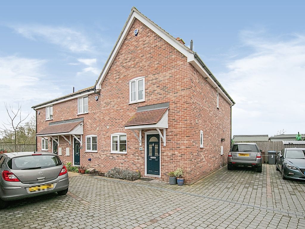 3 bed end terrace house for sale in High Road, Trimley St. Mary