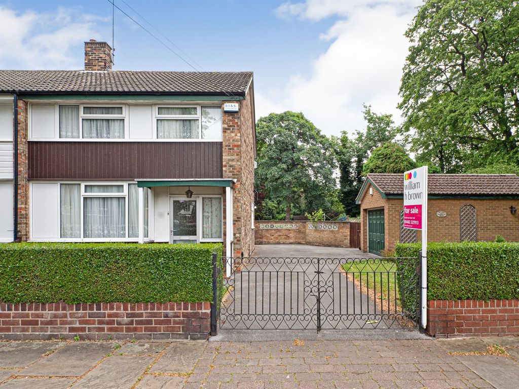 3 bed semidetached house for sale in Village Road, Garden Village