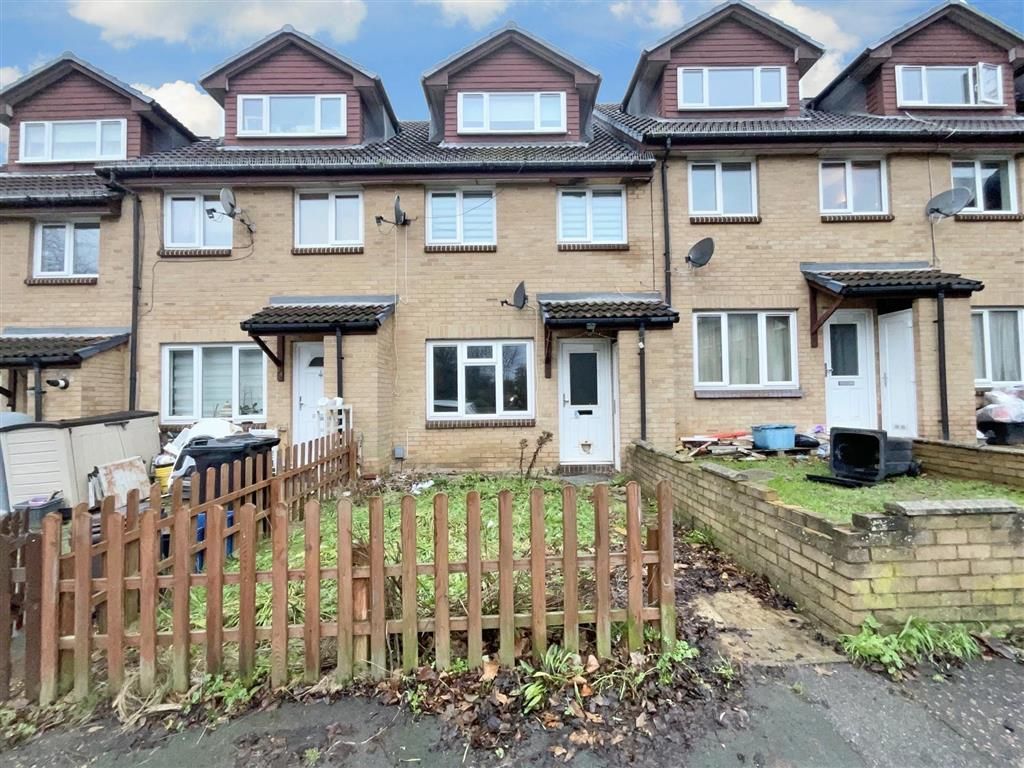 1 bed flat for sale in Amanda Close, Chigwell, Essex IG7, £160,000 Zoopla