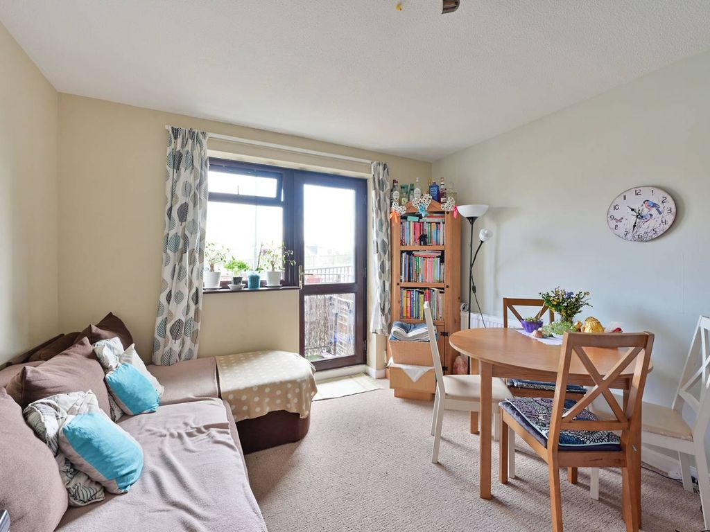 2 bed flat to rent in Cromwell Road, Wimbledon, London SW19 Zoopla