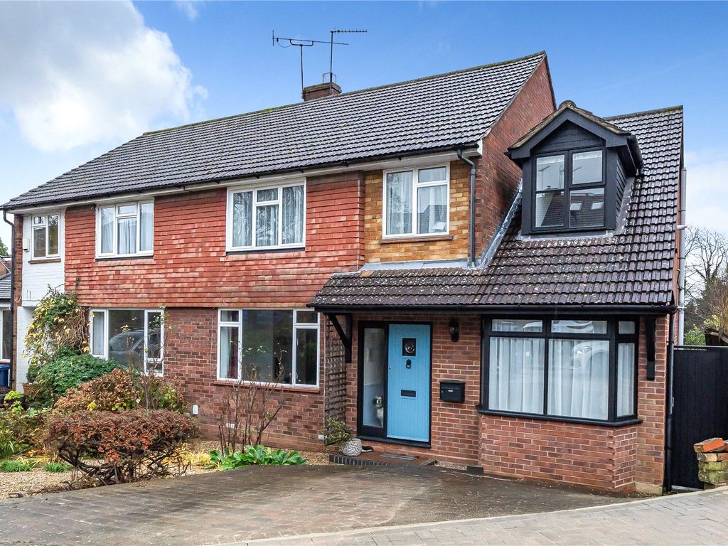 5 bed semidetached house for sale in Hyde Close, EN5, £950,000