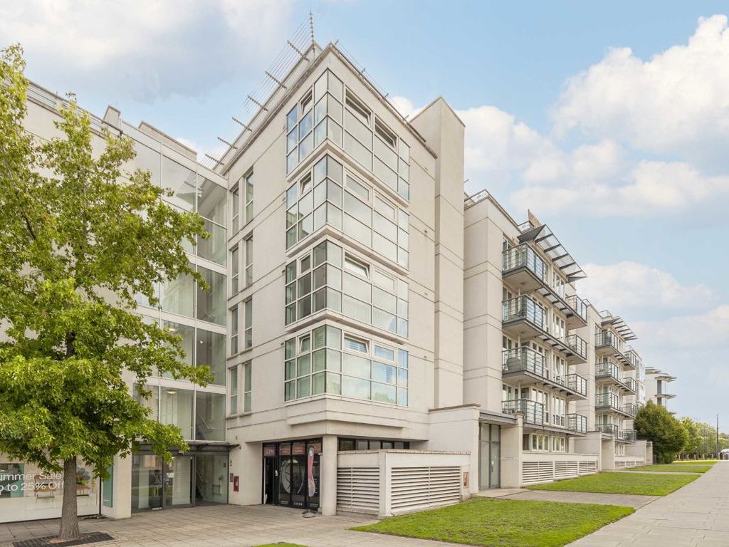 2 bed flat for sale in Phoenix Way, London SW18, £500,000 Zoopla