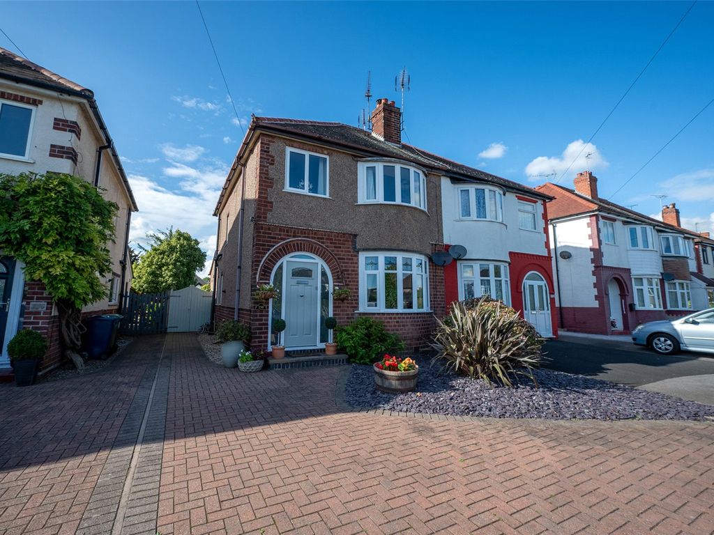 3 bed semidetached house for sale in Sandon Road, Stafford