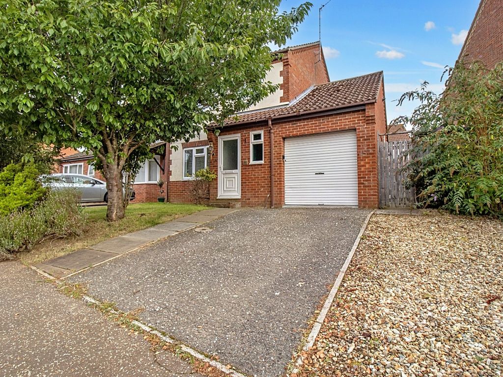 3 bed detached house for sale in Valley Way, Fakenham, Norfolk NR21, £