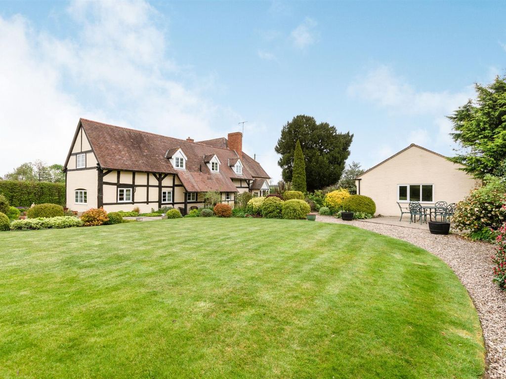 4 bed detached house for sale in Ladywood, Droitwich Spa
