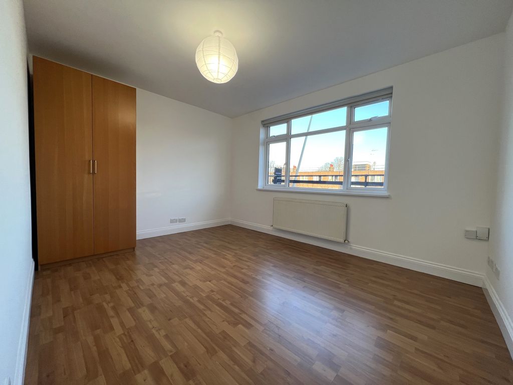 1 bed flat to rent in Stoke Newington Road, London N16, £1,550 pcm Zoopla