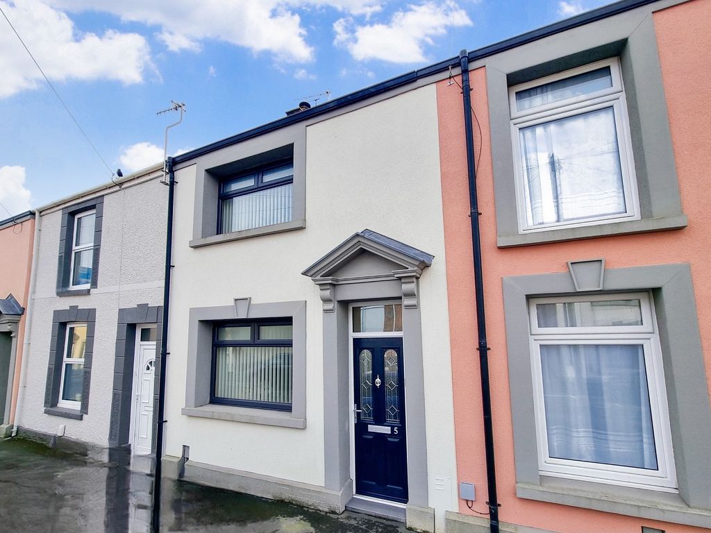 3 bed terraced house for sale in Fleet Street, Swansea, City And County