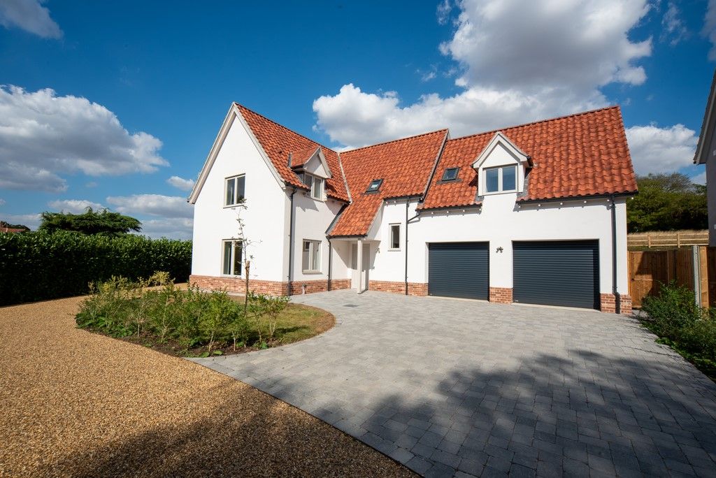 New home, 5 bed detached house for sale in Harleston Road