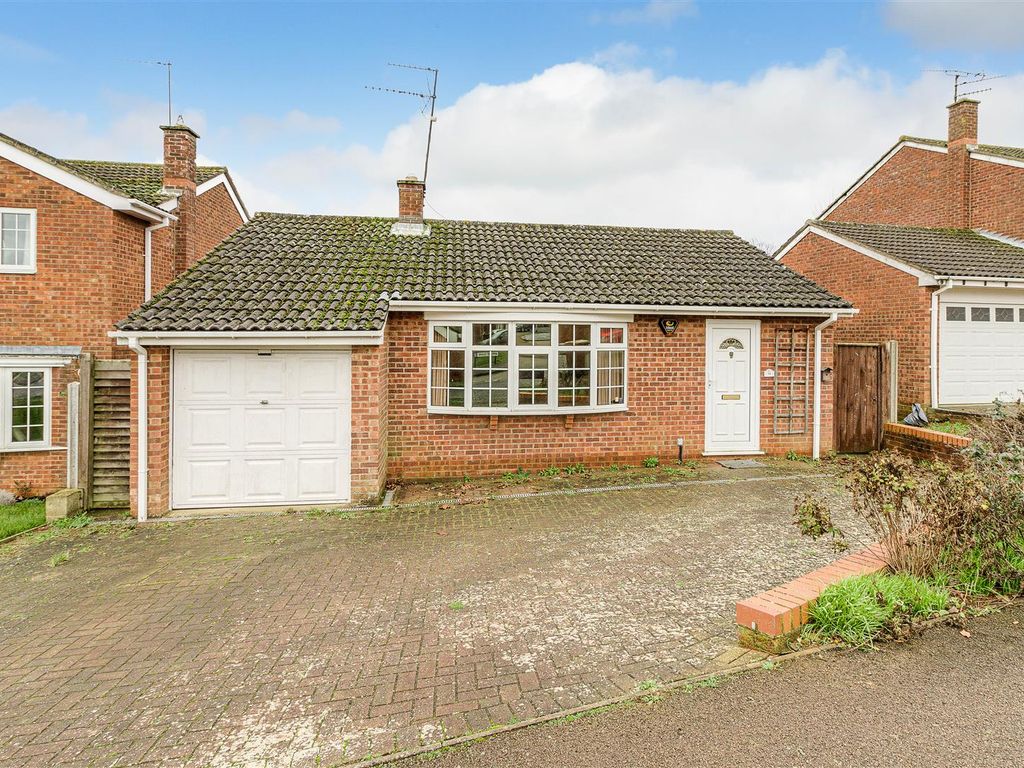 3 bed detached bungalow for sale in Grange Road, Wellingborough NN9, £