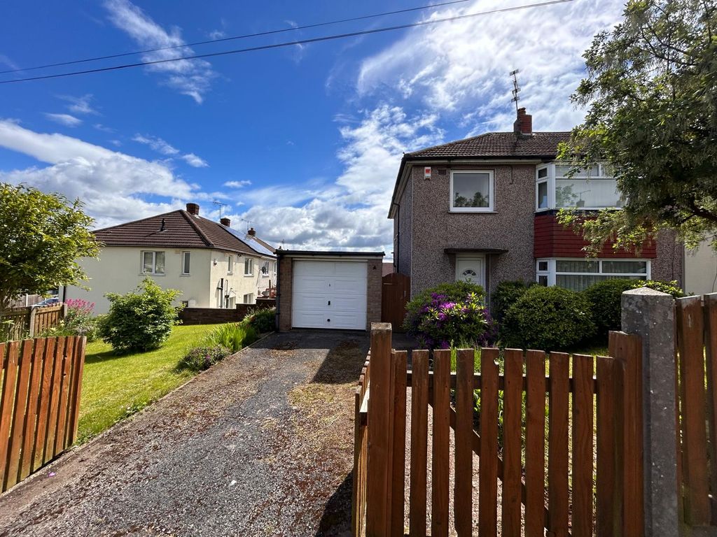 3 bed semidetached house for sale in Markham Place, Mansfield NG19, £