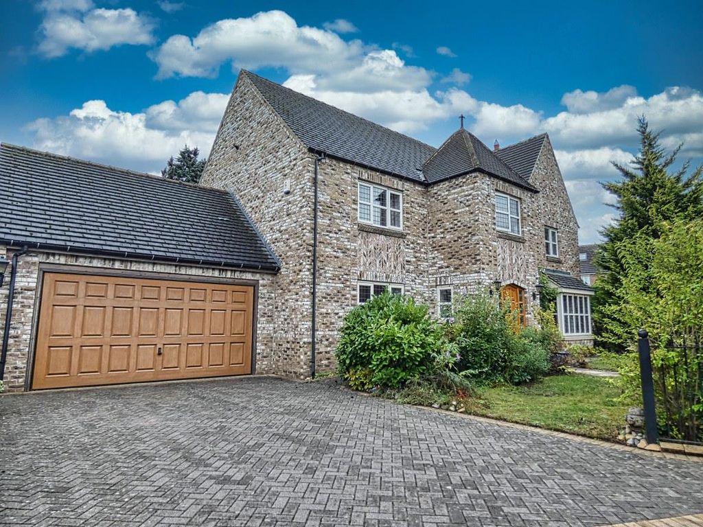 4 bed detached house for sale in High Grove, Bessacarr, Doncaster DN4