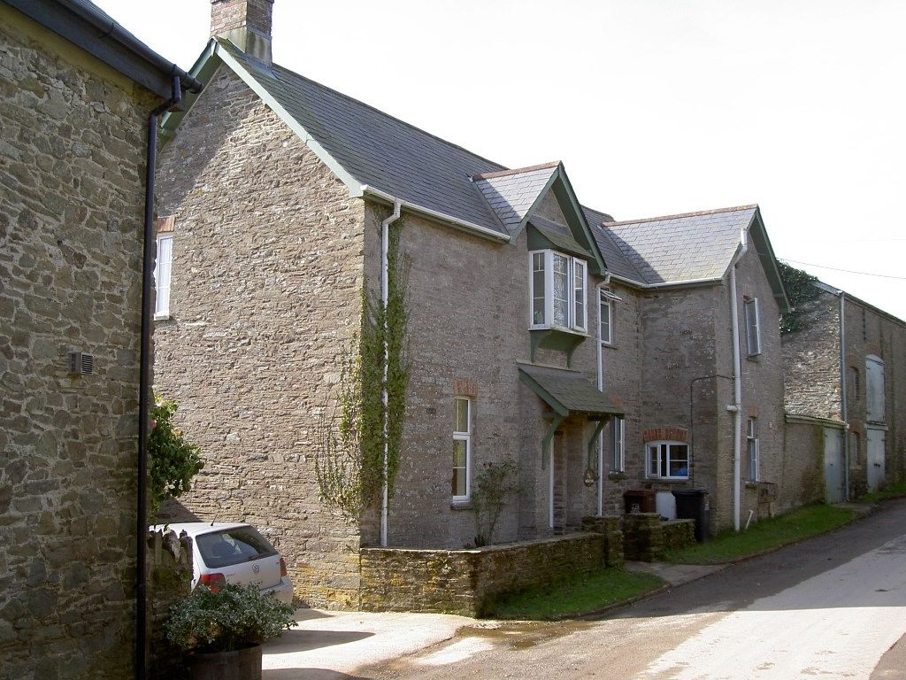 4 bed semidetached house to rent in Woolston, Kingsbridge TQ7, £1,850