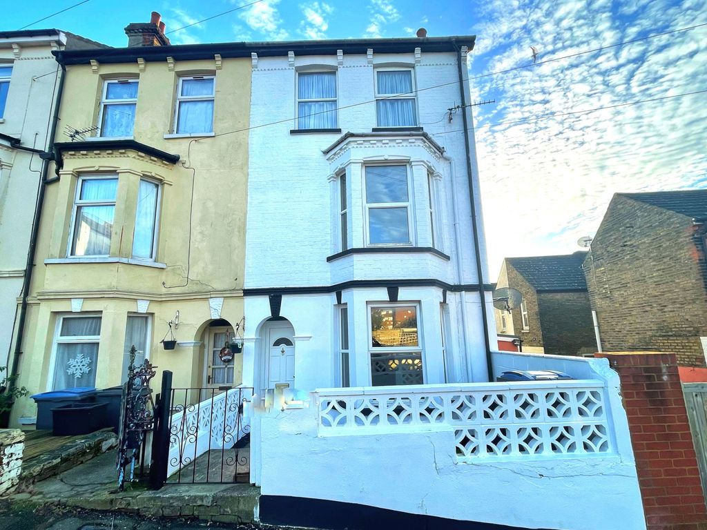 4 bed end terrace house for sale in Springfield Road, Dover CT16 Zoopla