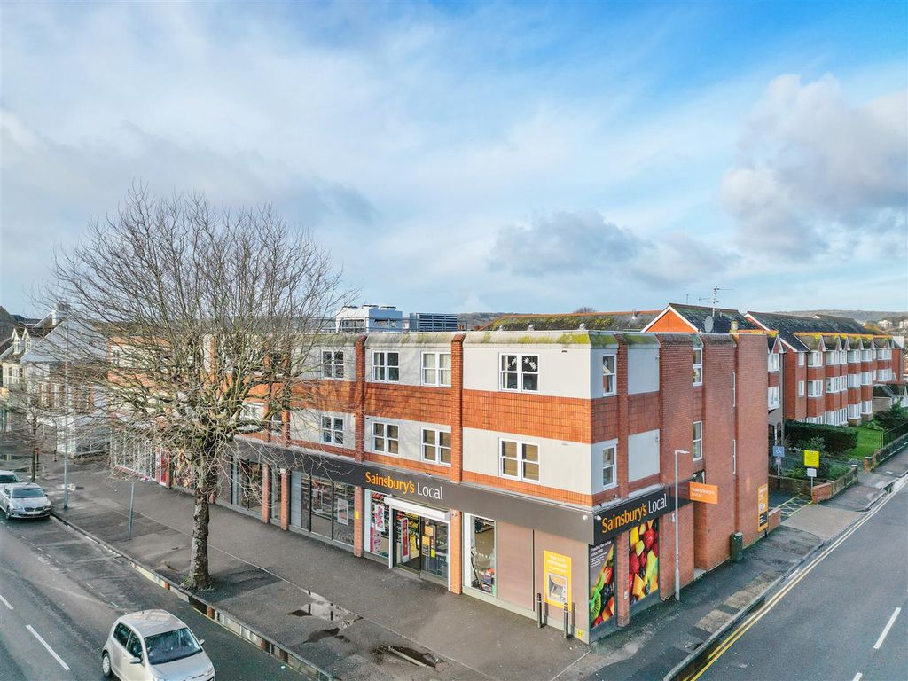 1 bed flat for sale in Seaside, Eastbourne BN22, £140,000 Zoopla