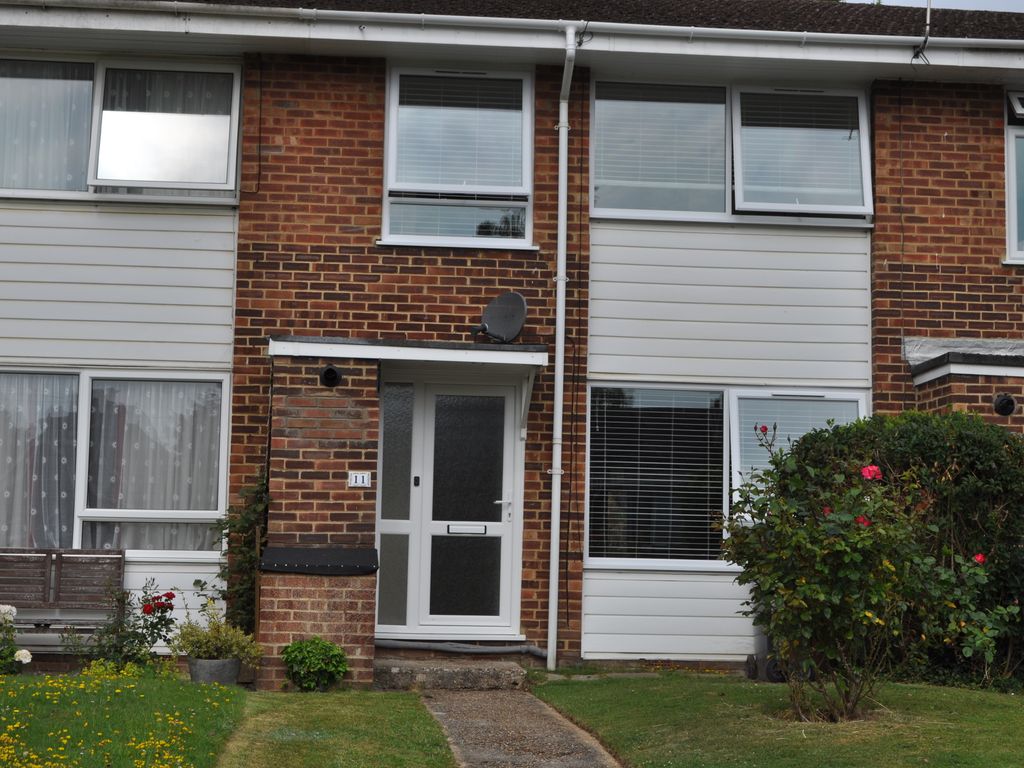 3 bed terraced house to rent in Harcourt Close, Uckfield TN22, £1,395