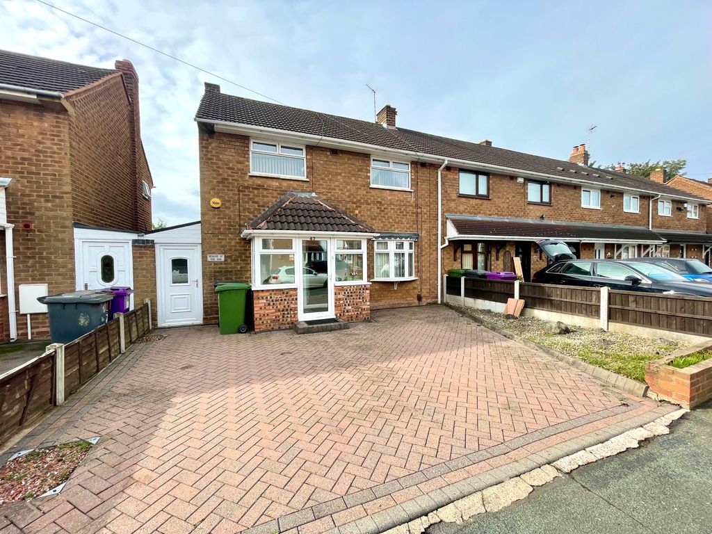 3 bed semidetached house for sale in Castlebridge Road, Wolverhampton