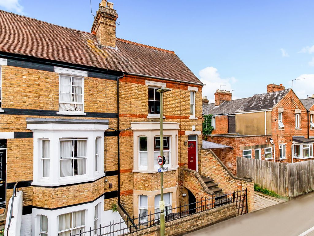 3 bed end terrace house for sale in Hurst Street, Oxford OX4, £675,000