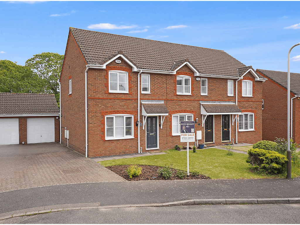3 bed end terrace house for sale in Chatfield Way, East Malling, West