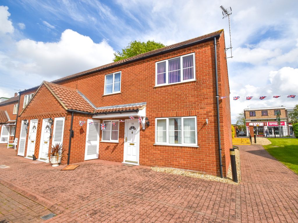 2 bed flat for sale in Sutton Court, Skegness PE25, £109,950 Zoopla