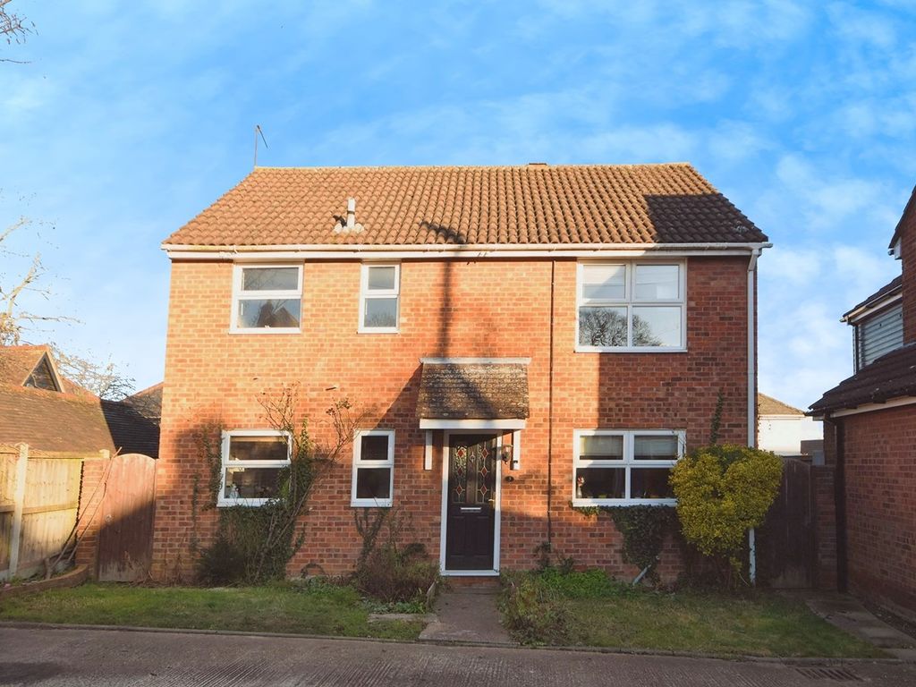 3 bed detached house for sale in The Maltings, Dunmow CM6, £370,000