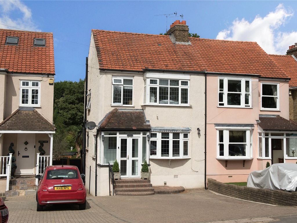 3 bed semidetached house for sale in Orange Tree Hill, HaveringAtte