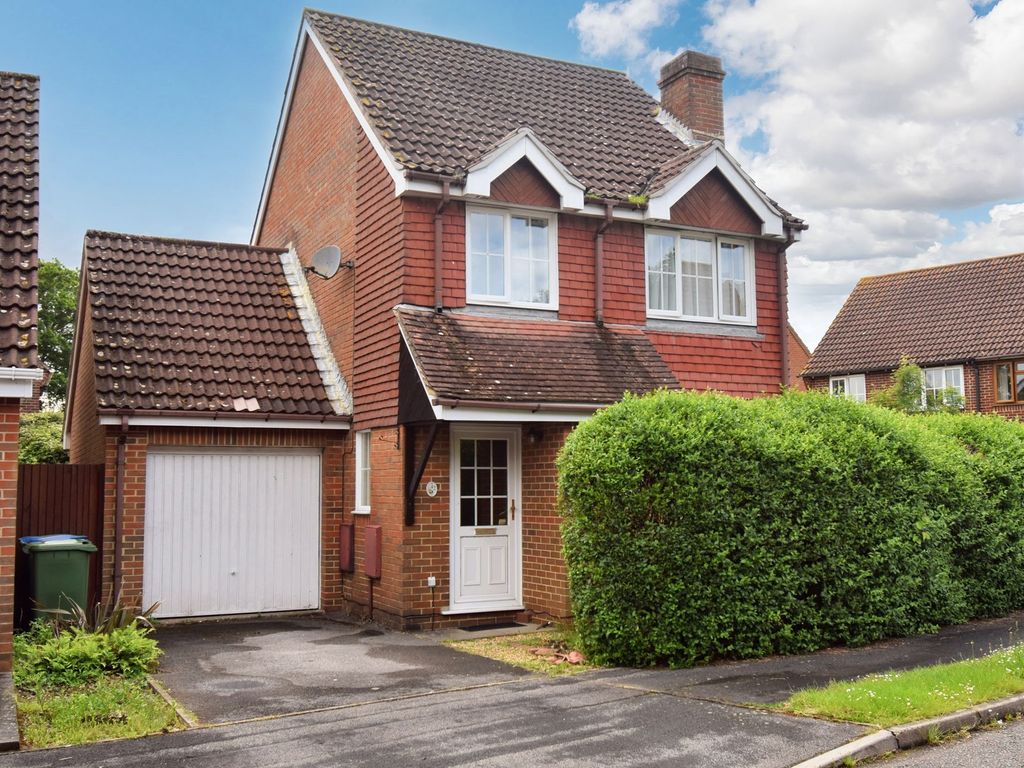 3 bed detached house for sale in Wheatlands, Fareham PO14, £350,000