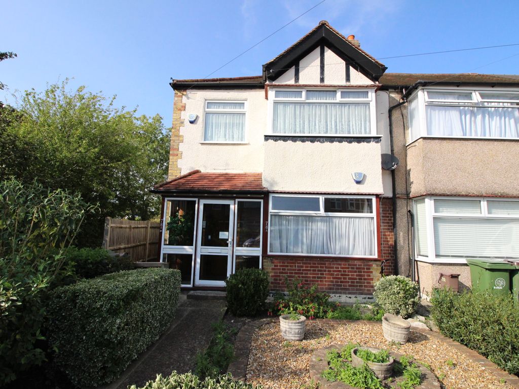 1 bed flat to rent in Buxton Crescent, North Cheam SM3, £1,350 pcm Zoopla