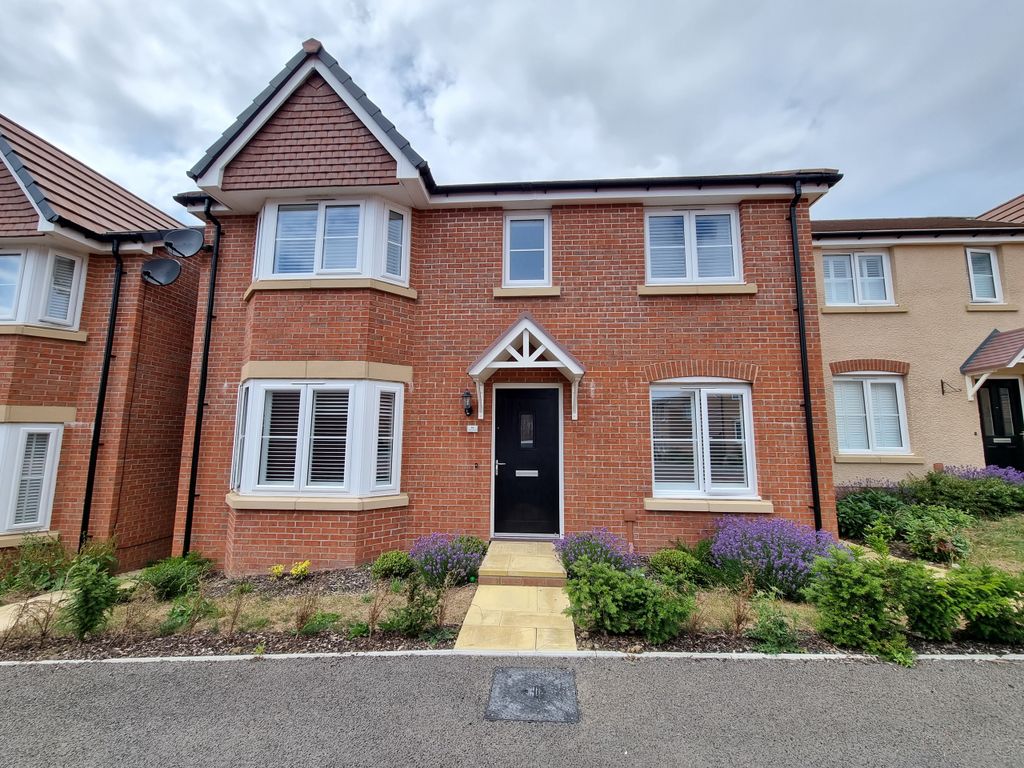 4 bed detached house for sale in Railway Road, Rhoose, Barry, South