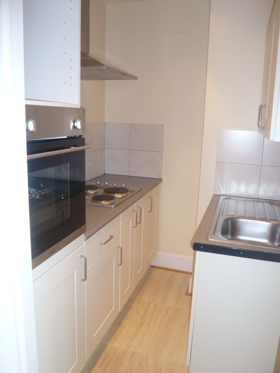 Studio to rent in Fulham Palace Road, London W6, £1,200 pcm Zoopla