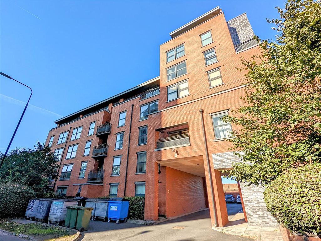 1 bed flat to rent in Chester Road, Manchester M16, £950 pcm Zoopla