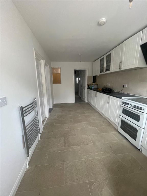 5 bed property to rent in Meadow Road, Barking IG11 Zoopla