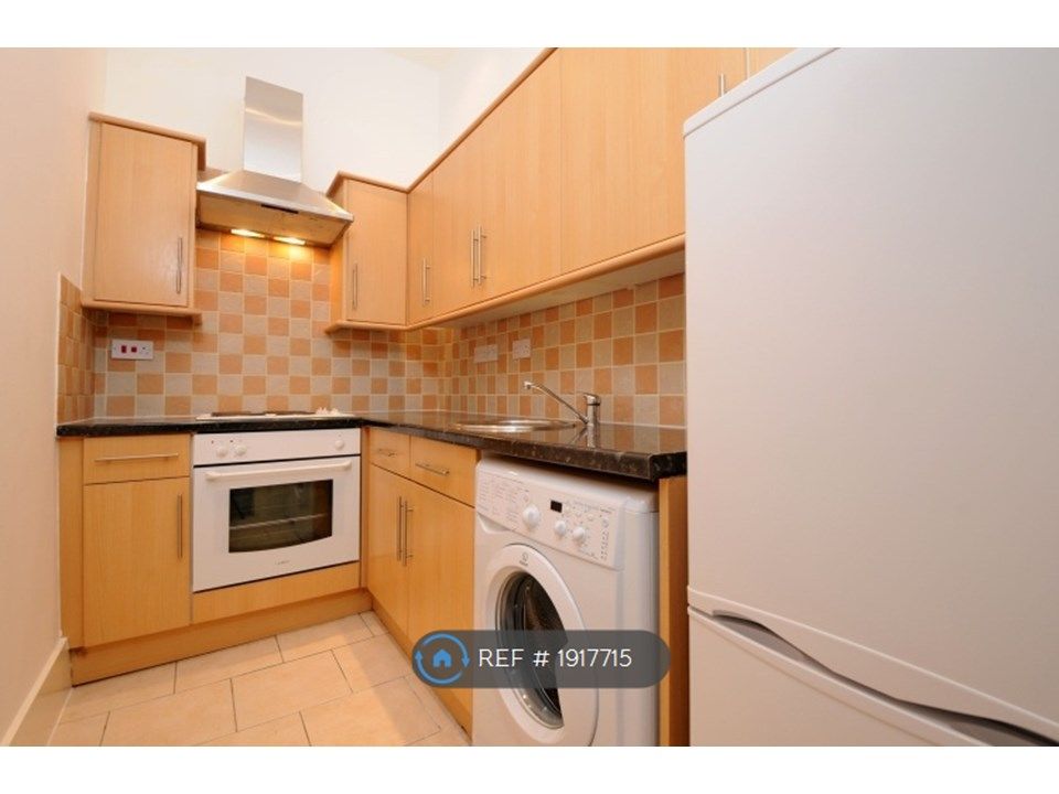 2 bed flat to rent in Brownhill Road, London SE6, £1,300 pcm Zoopla