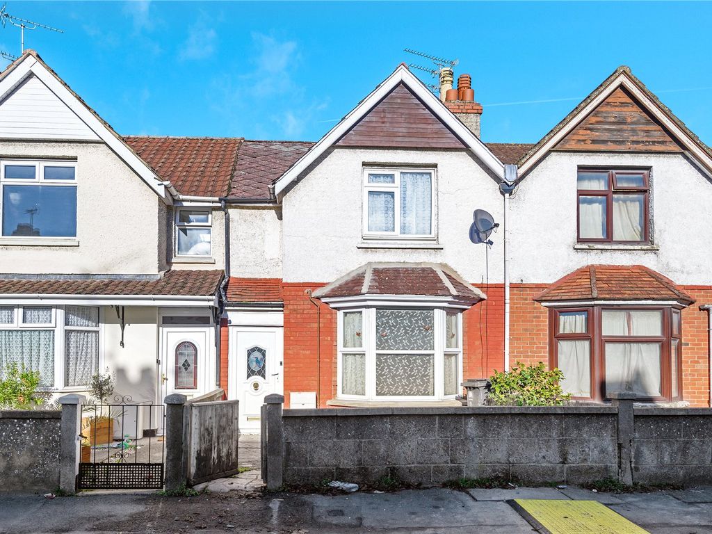 3 bed terraced house for sale in Ferndale Road, Swindon, Wiltshire SN2