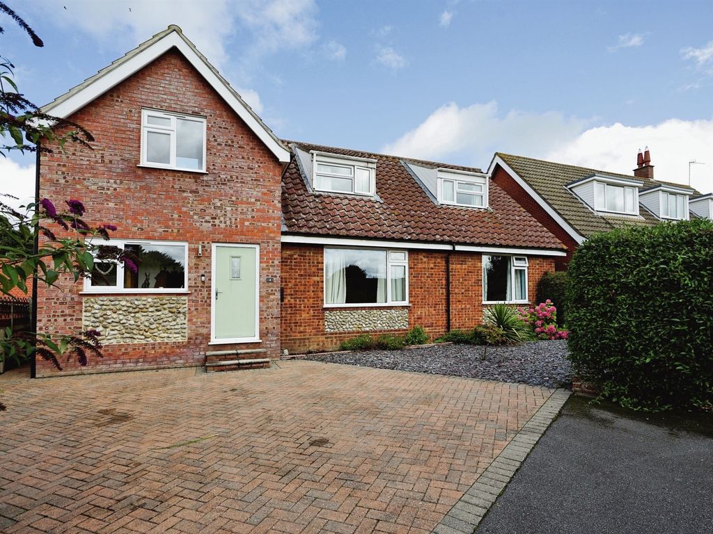 4 bed detached house for sale in All Saints Close, Weybourne, Holt NR25