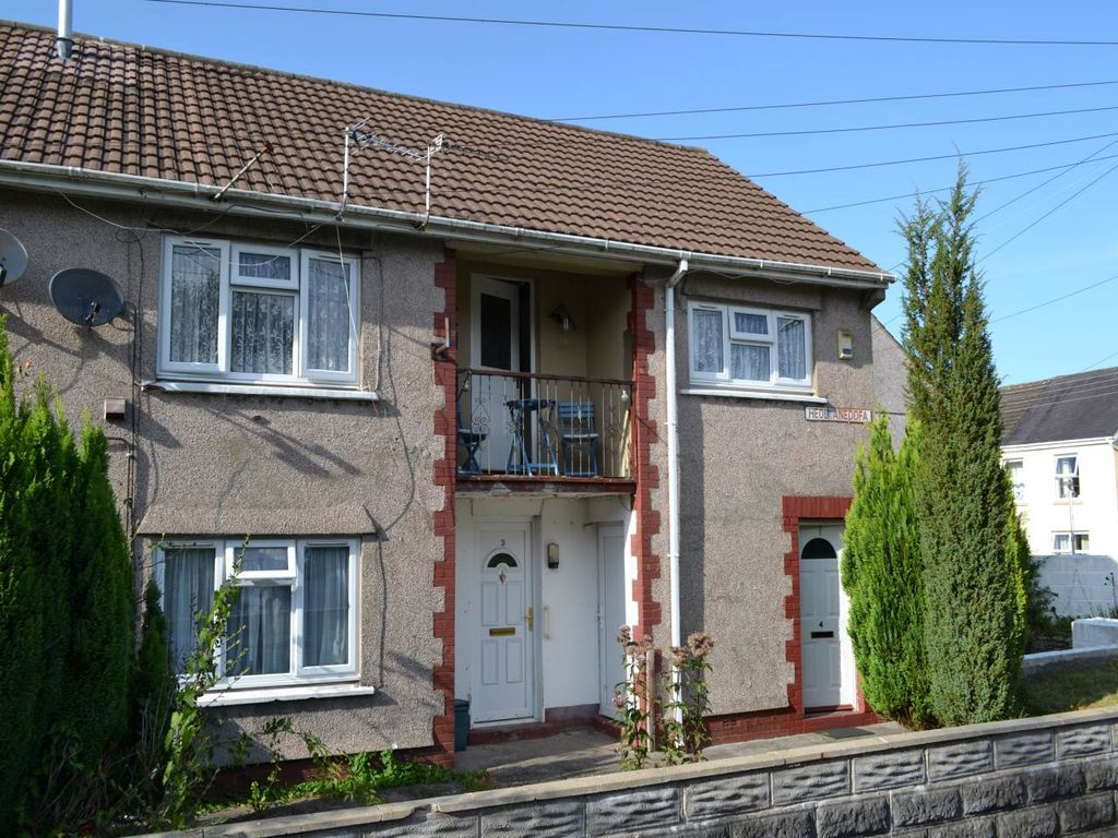 2 bed flat for sale in Heol Aneddfa, Pontyberem, Carmarthenshire SA15
