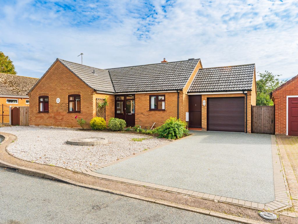 3 bed detached bungalow for sale in Brandon Close, Swaffham PE37, £300,000 Zoopla