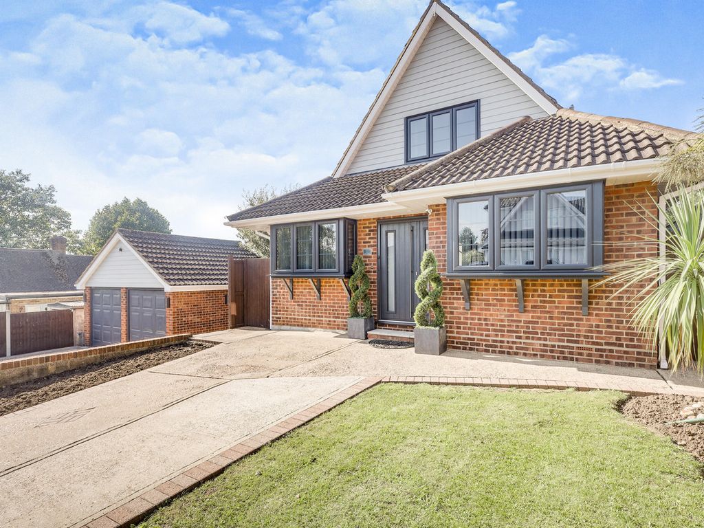 4 bed detached house for sale in Boyce Green, Benfleet SS7, £625,000