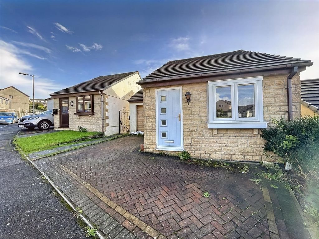 3 bed detached house for sale in Gweal Wartha, Helston TR13, £325,000