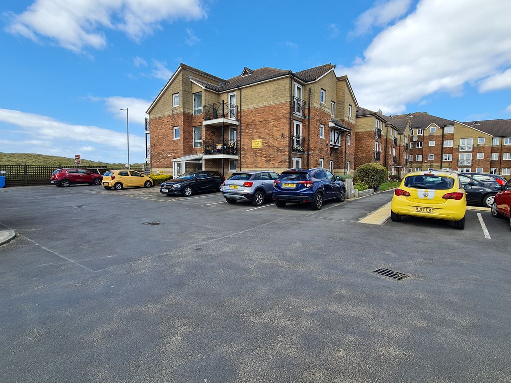 2 bed flat for sale in Clifton Drive North, Lytham St. Annes FY8, £
