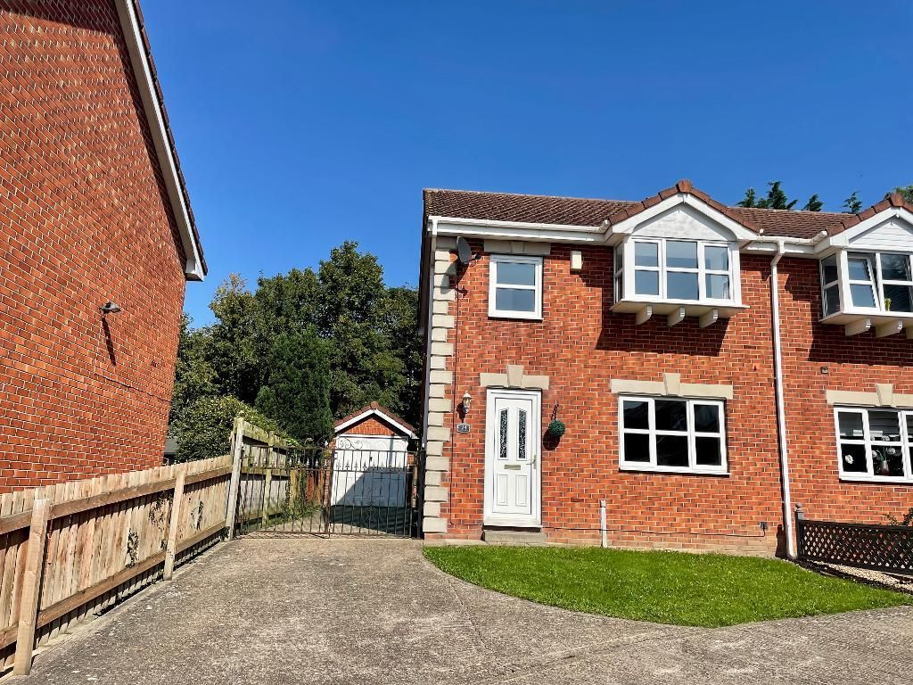 3 bed semidetached house for sale in Carron Drive, Mapplewell